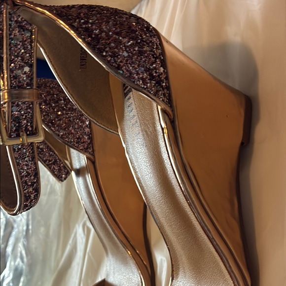 Elegant Pink and Gold Heels with Glittery Ankle Strap - Picture 2 of 10